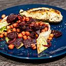 Rote Bete-Kichererbsen-Salat mit Hühnchen