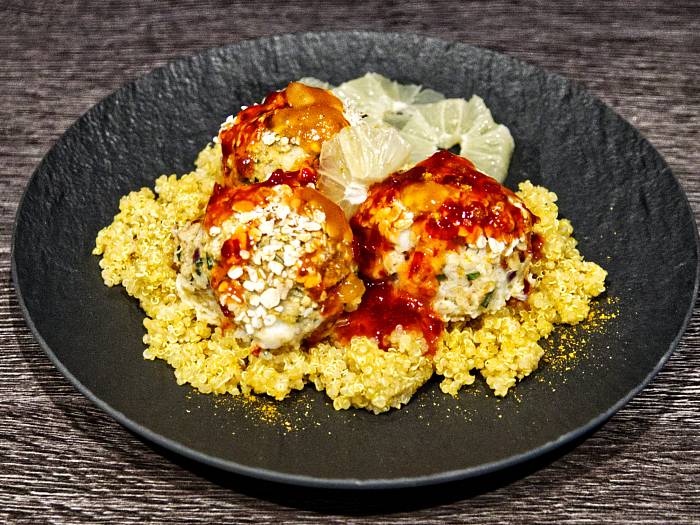 Kabeljau-Fenchel-Bällchen auf Quinoa