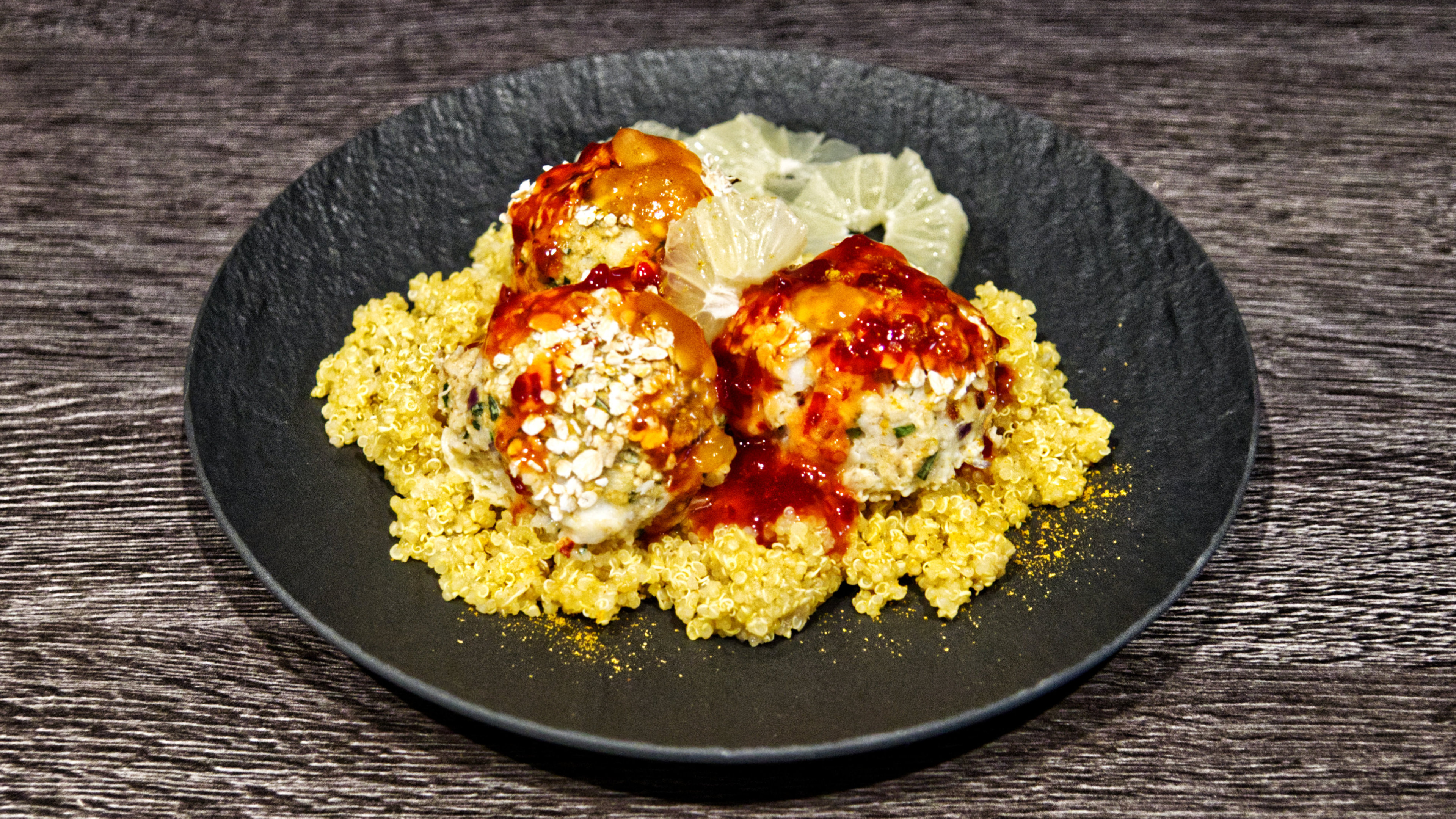 Kabeljau-Fenchel-Bällchen auf Quinoa
