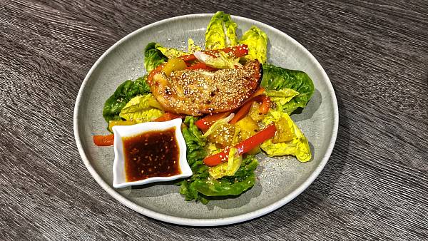 Teriyaki-Hähnchen mit Paprika und Ananas