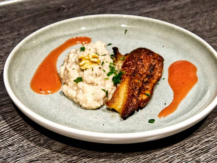 Entenbrust auf Walnuss-Selleriepüree mit Pflaumensauce