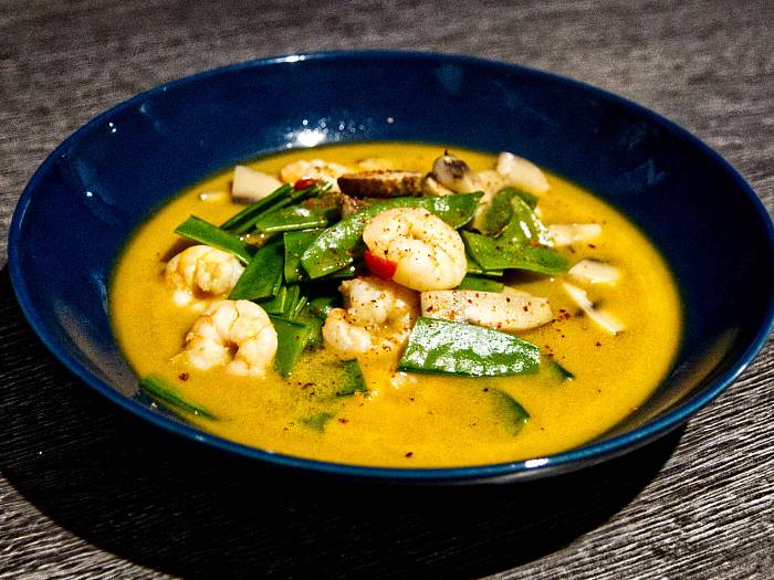 Garnelen-Kokos-Suppe mit Zuckerschoten
