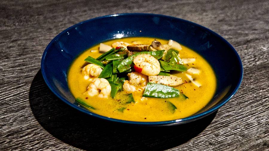 Garnelen-Kokos-Suppe mit Zuckerschoten