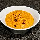 Rot-oranger Dip aus Mandeln und eingelegten, gerösteten Paprika