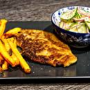 Knuspriges Putenschnitzel Wiener Art mit Pommes