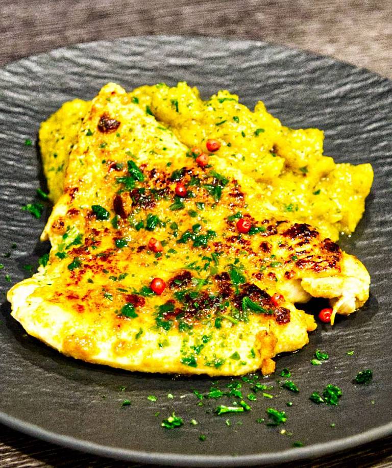 Fruchtiges Ingwer-Hähnchen auf Kürbis-Stampf