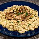 Zartes Kalbsschnitzel an cremigen Rahm-Champignons