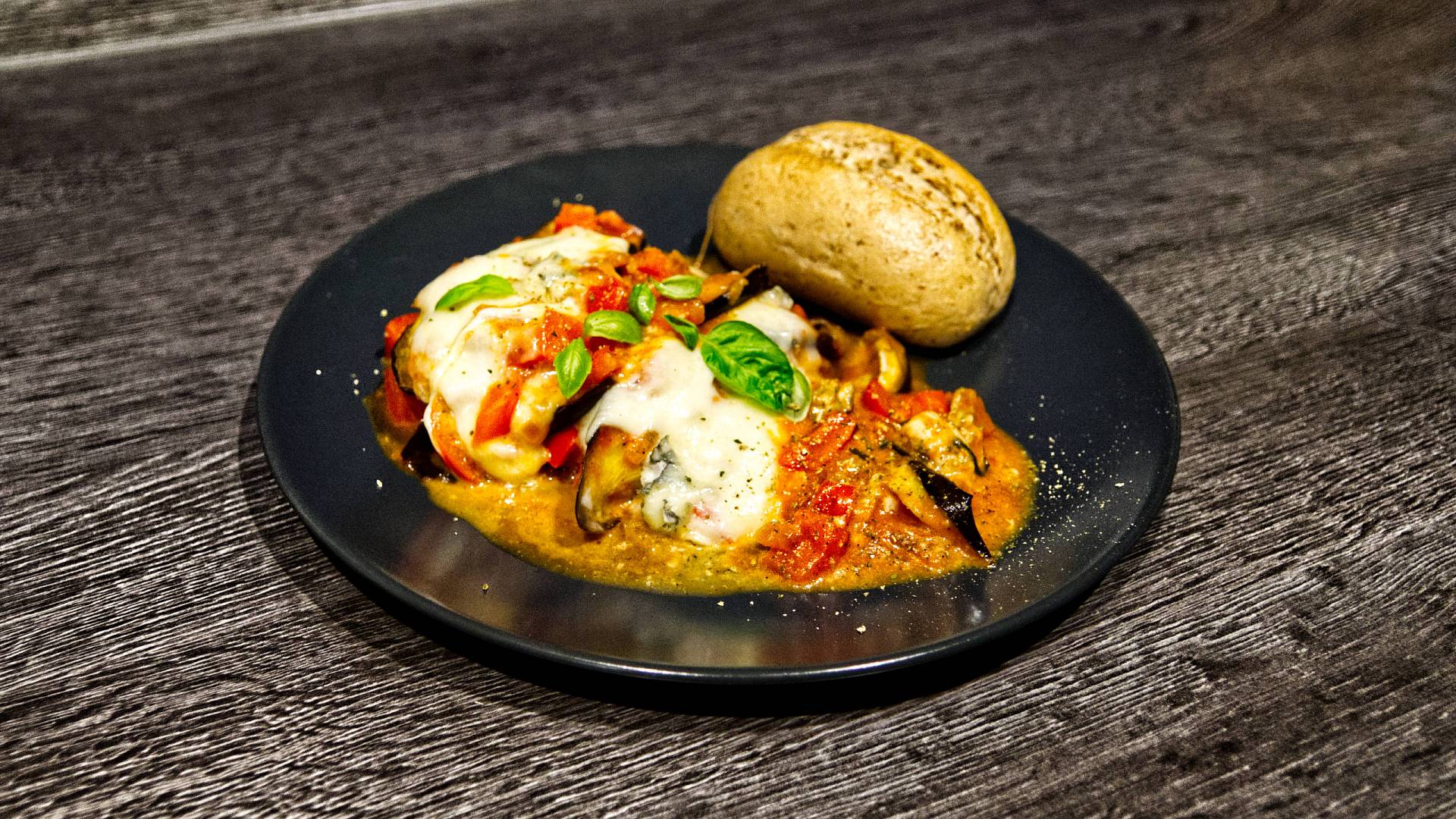 Überbackener Auberginen-Traum mit Gorgonzola-Kick