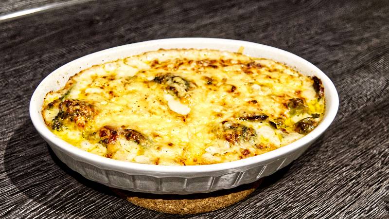 Das „Ich-ess-ab-heute-mehr-Gemüse“(Brokkoli)-Gratin mit Speck & Bergkäse