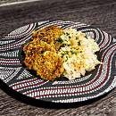 Knusprige Zucchini-Puffer mit Weißkohlsalat