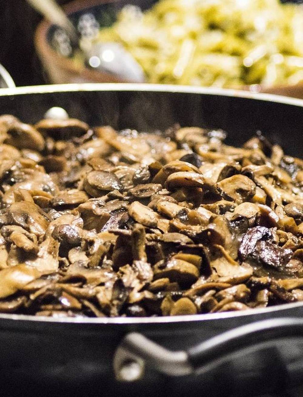 Pilze in einer Pfanne