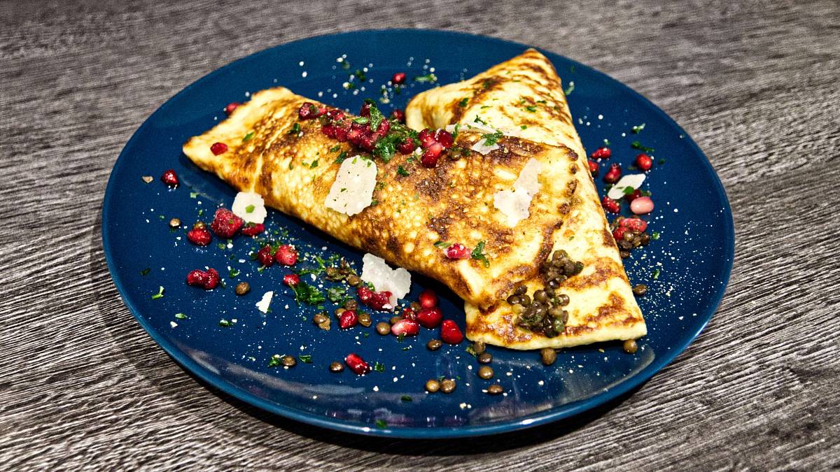 Parmesanpfannkuchen mit Champignon-Linsen-Füllung
